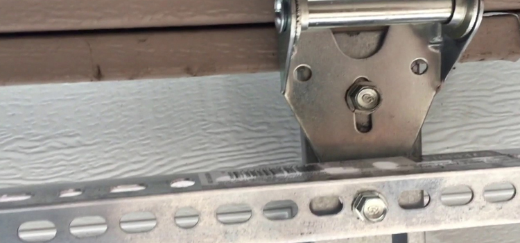 commercial garage door hinges repair in Gravenhurst